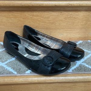 Black patent Born ballet flats size 11/43 M EUC
